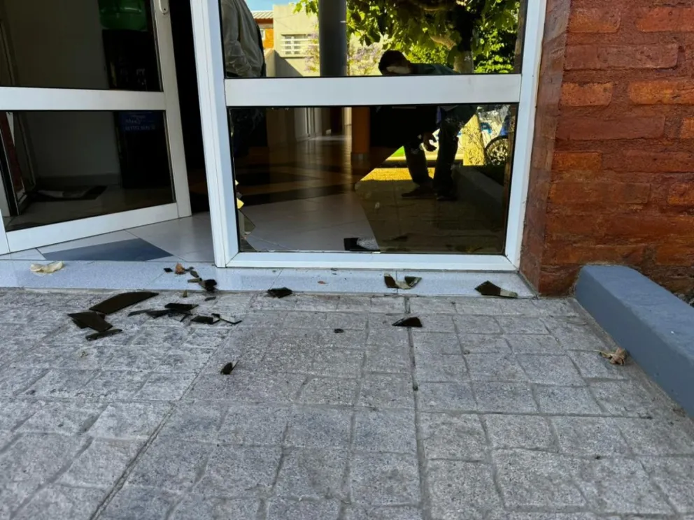 Robaron y destrozaron un consultorio odontológico de Viedma