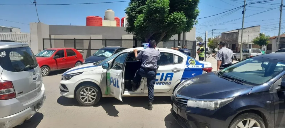 Personas en situación de calle apedrearon una sucursal de La Coope de Viedma: estaban alcoholizados