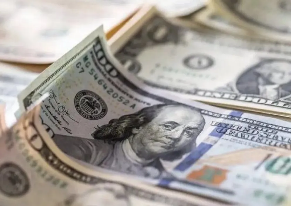 El gobierno flexibilizó las restricciones para operar bonos y dólares financieros 