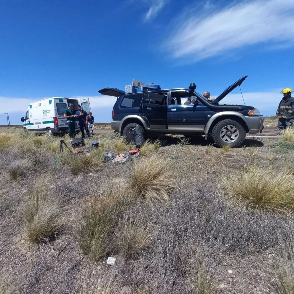 Un turista francés circulaba por la ruta 3 con su mujer, se quedó dormido y volcó