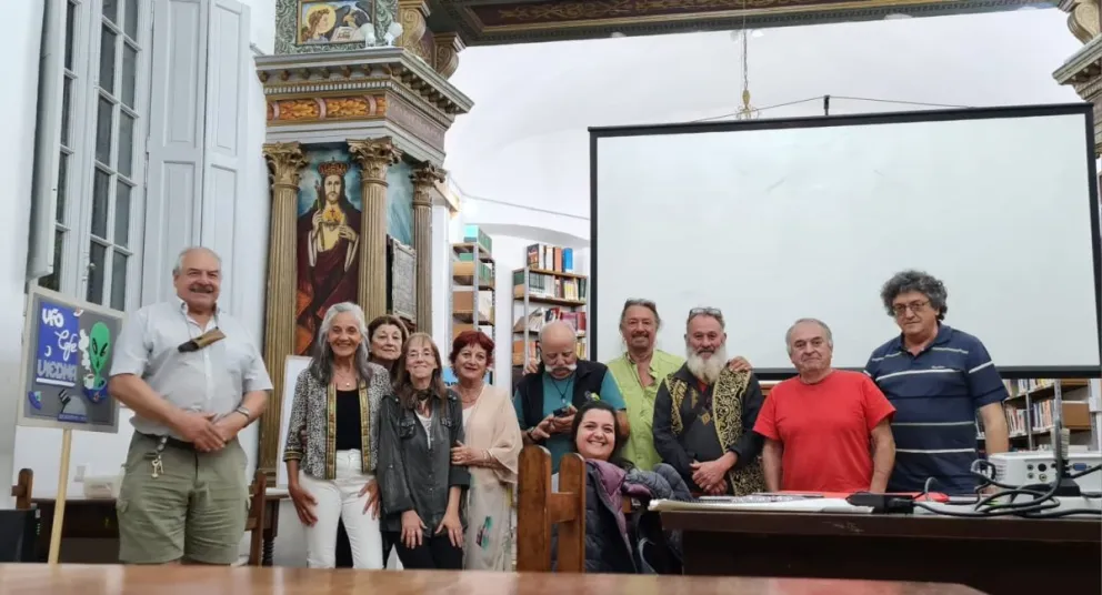 El Café Ufológico cerró un mes con mucha actividad y gran participación de adeptos 