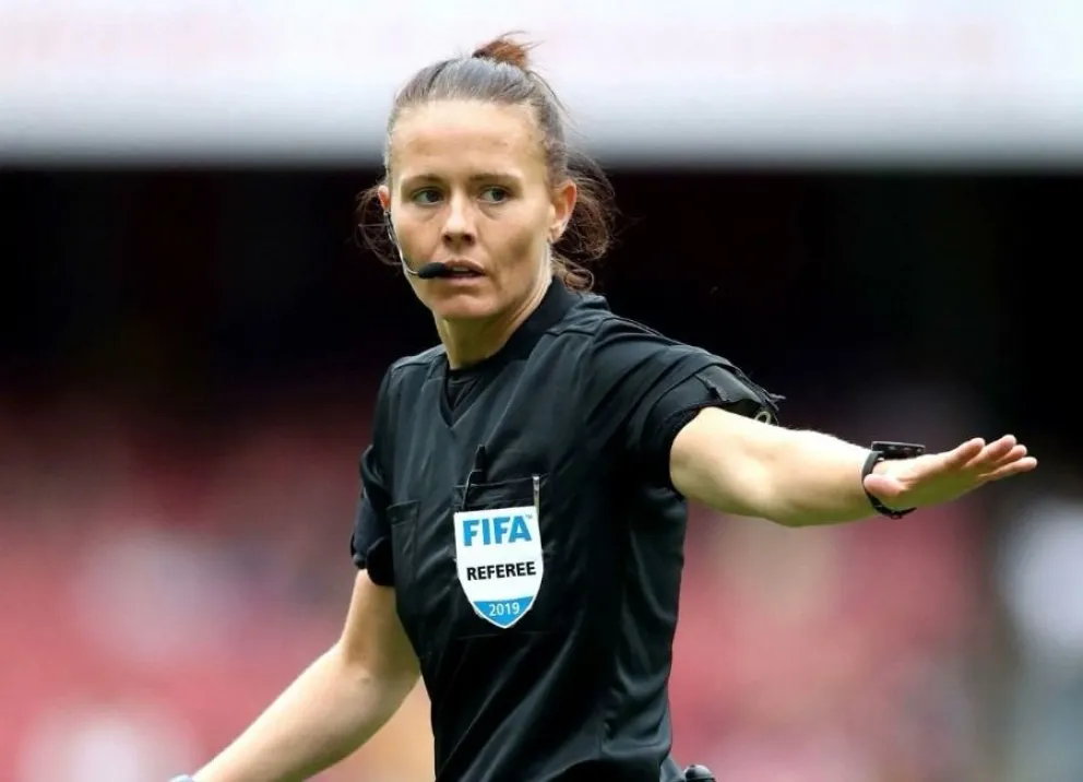 Rebecca Welch será la primera mujer en arbitrar un partido de la Premier League
