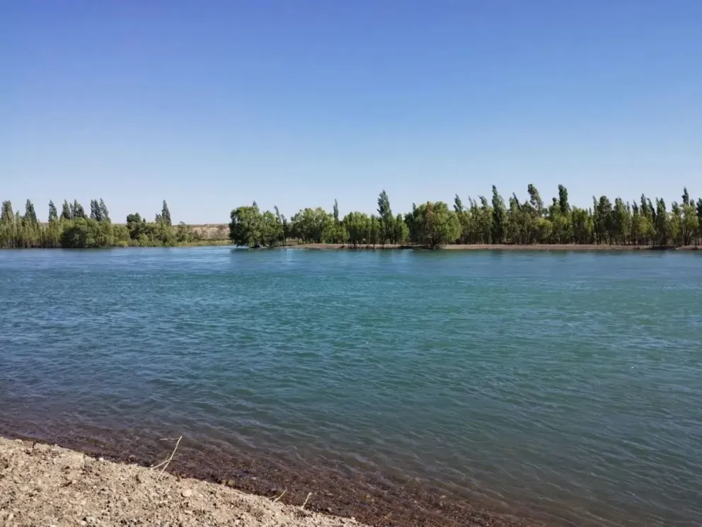 Encontraron un cuerpo en las aguas del río Limay