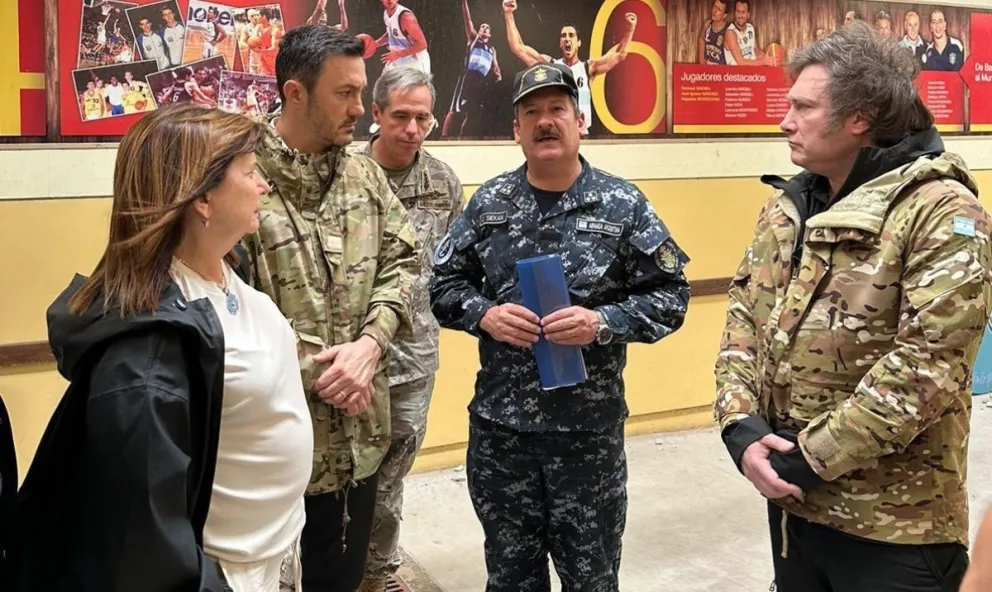 Milei recorrió Bahía Blanca tras el temporal que dejó 13 muertos: “Vamos a salir adelante”