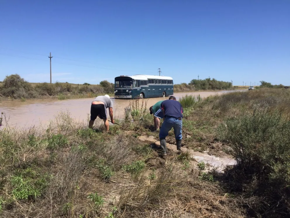 Habilitaron el tránsito en el camino a San Blas, pero sólo para vehículos doble tracción 