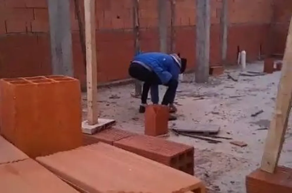 Un vecino grabó a dos ladrones en plena ejecución: "Te voy a filmar para que se vea la cara"