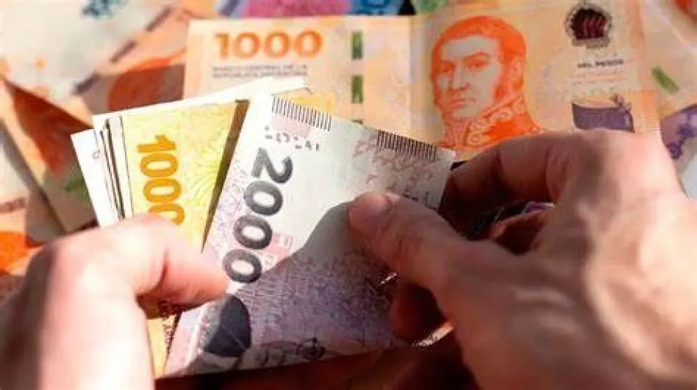 El peso argentino es la segunda moneda más devaluada del mundo