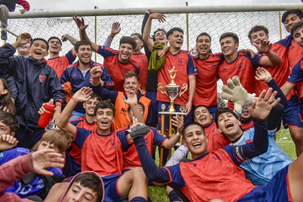 “Estábamos esperando un título en alguna categoría mayor”: Sergio Contrera entrenador de Villa Congreso