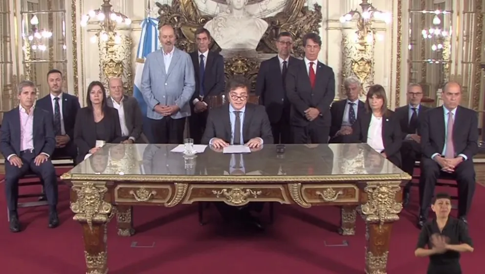 Milei presentó su plan de "reconstrucción económica": los 30 puntos principales del DNU