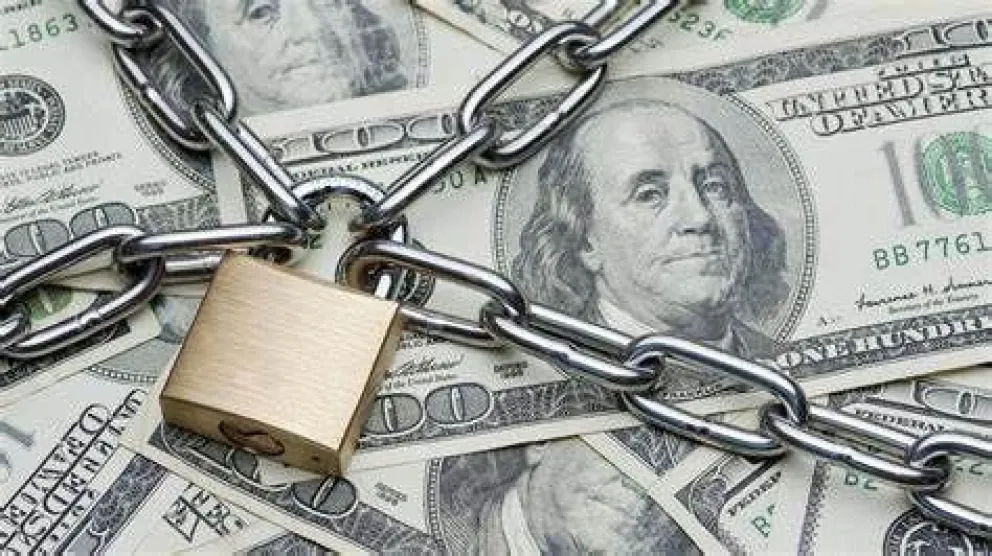 Milei anticipó cuándo se levantará el cepo al dólar y qué pasará con el blue