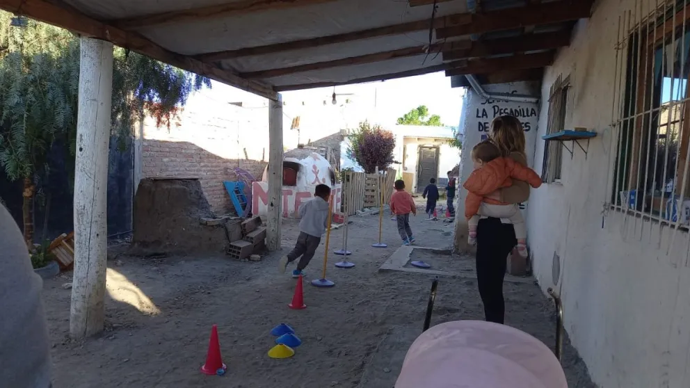 Los merenderos de los barrios populares están duplicando la cantidad de concurrentes