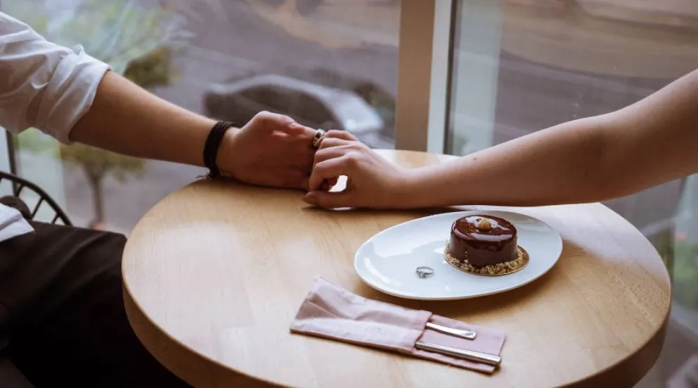 Los pros y contras de una primera cita con los signos del zodiaco