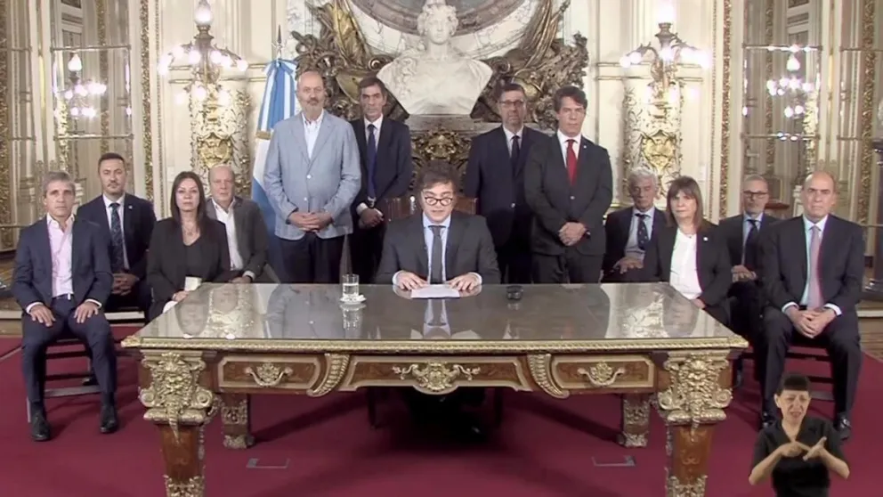 Presentaron un amparo contra el DNU de Milei 