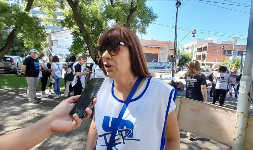 Sindicatos estatales marchan en Viedma: "No vamos a aguantar ningún ajuste"