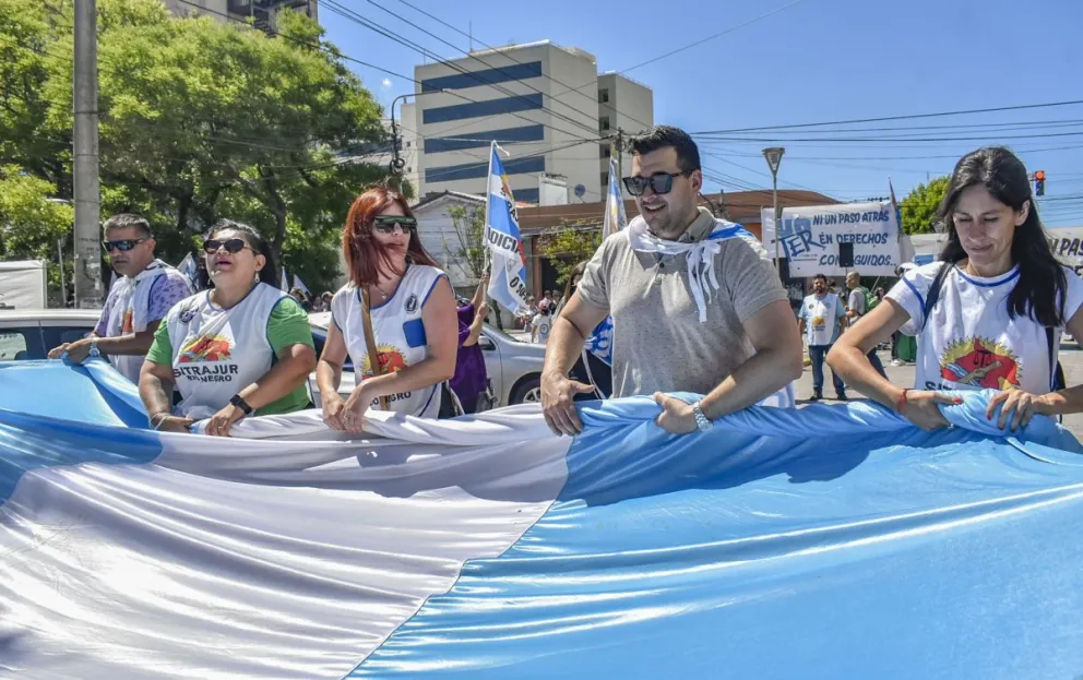 Trabajadores judiciales de Río Negro se movilizaron contra el DNU de Milei