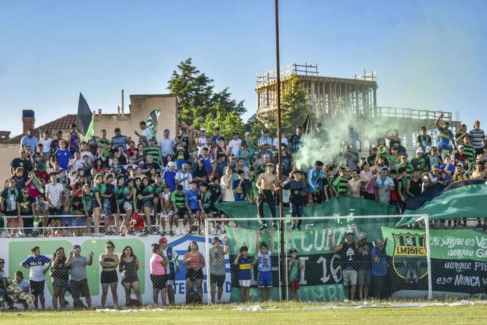 El ida y vuelta entre los clubes de fútbol de “Las Mil 16” tras la obtención del título barrial