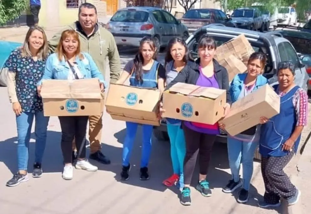 Se realizaron las donaciones de los panes dulces recolectadas en Radio Noticias