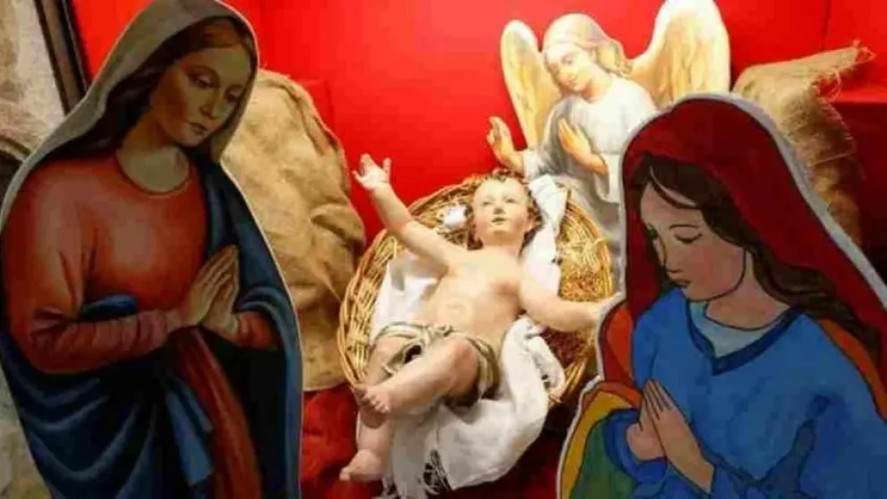 Polémica en una iglesia de Italia que propone un pesebre con dos madres junto al niño Jesús
