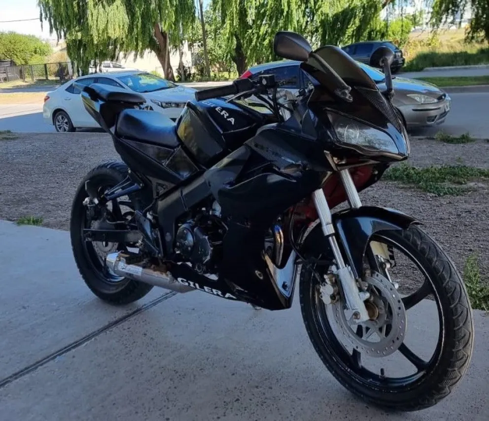 Recibió la Navidad de la peor manera: le apuntaron con armas de fuego y le robaron la moto