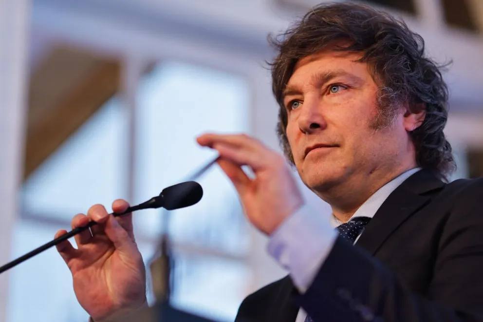 Milei defendió la "constitucionalidad" de su DNU citando a Frondizi