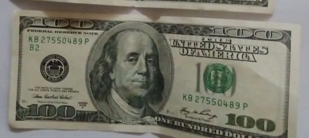 Efecto Milei: en redes sociales se están vendiendo dólares libremente, aunque hay muchos riesgos