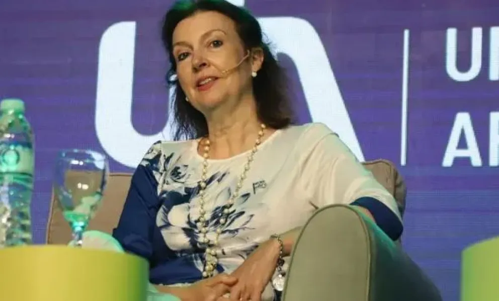 Diana Mondino firmó el polémico DNU que desregula la economía y ella es dueña de un banco