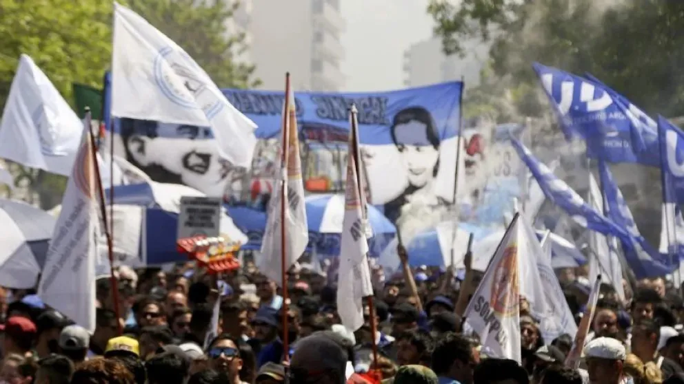 Organizaciones sociales, la CGT y CTA marchan a Tribunales en rechazo al DNU