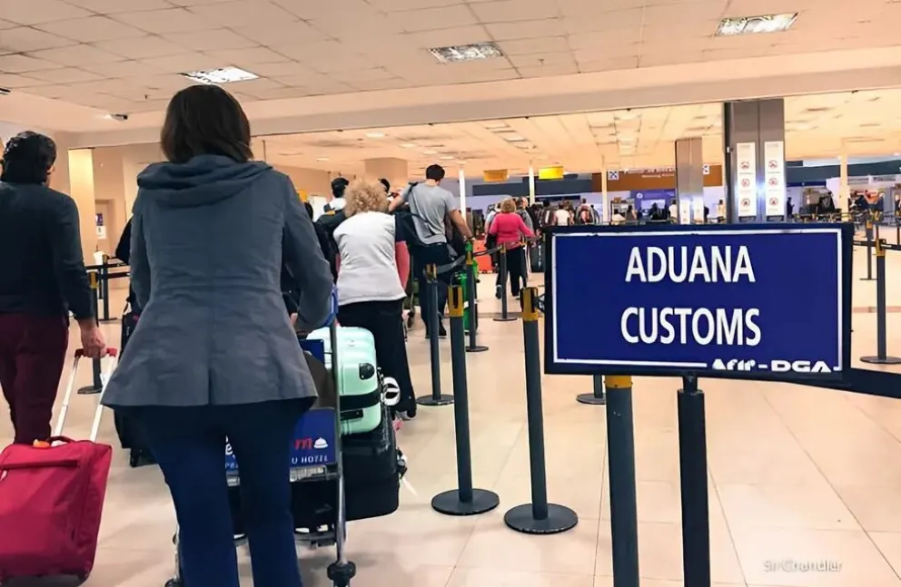 Ley ómnibus: se podrán ingresar productos importados para uso personal sin pagar impuestos