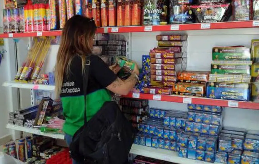 La municipalidad de Viedma continúa con operativos contra la venta de pirotecnia de estruendo