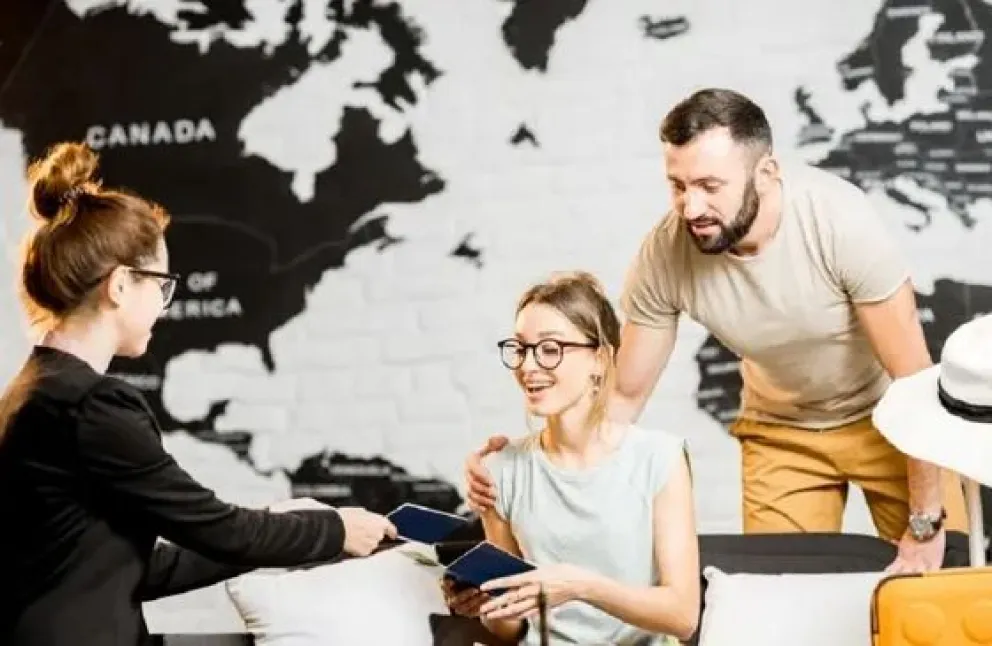 Dólar tarjeta o MEP: claves para ahorrar en tus gastos en el exterior