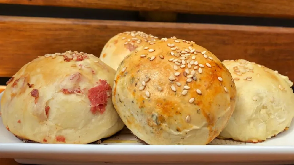 Una delicia: hacé pancitos saborizados 