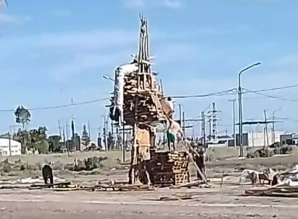 Se ultiman detalles para la tradicional quema del muñeco