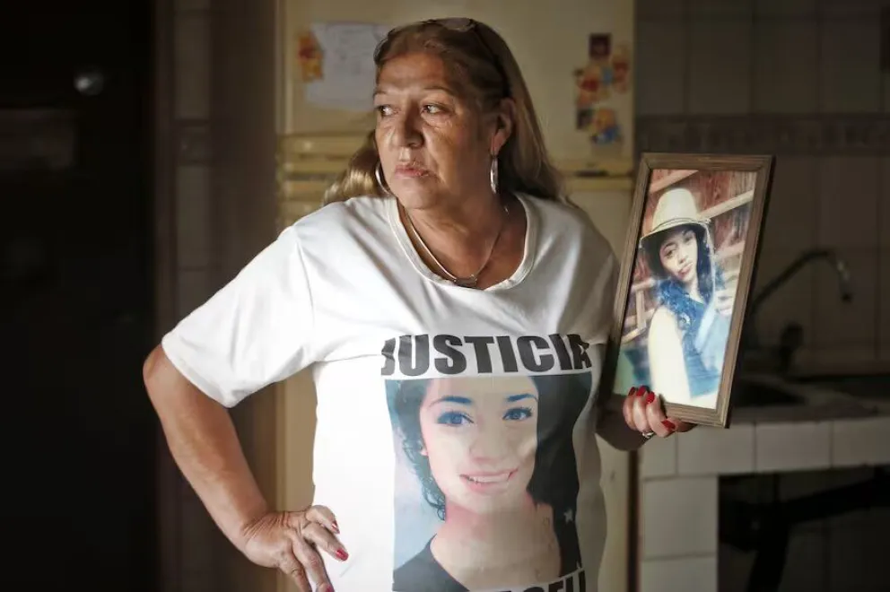 La mamá de Araceli Fulles repudió el fallo que absolvió a los acusados del femicidio: “Volvieron a matar a mi hija” 