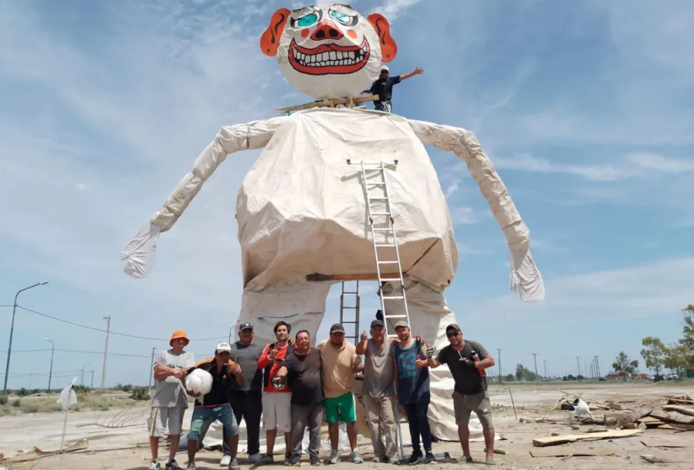 Con gran expectativa se espera la tradicional quema del Muñeco del barrio Santa Clara 