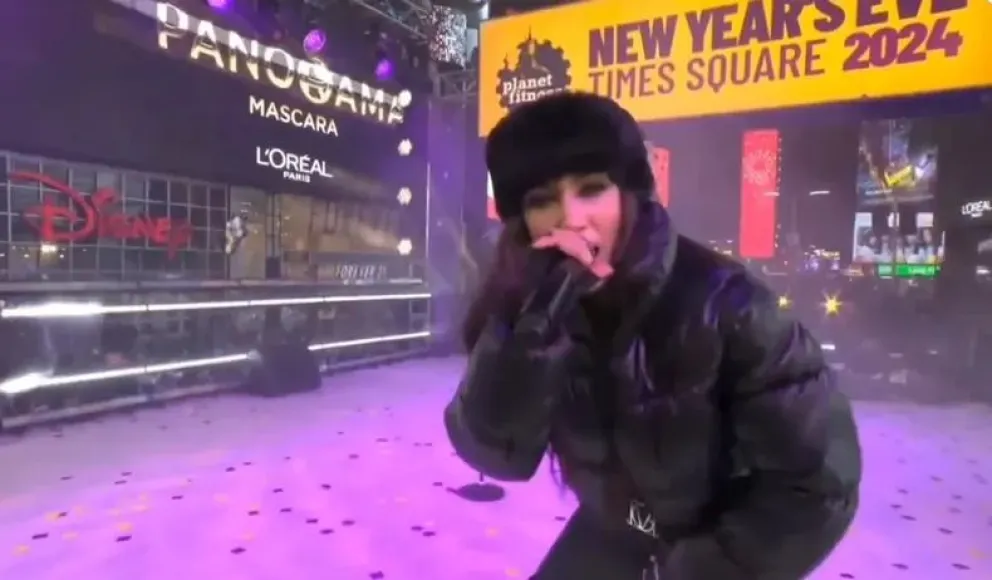 ¡Increíble!: María Becerra brilló en Times Square frente a una multitud
