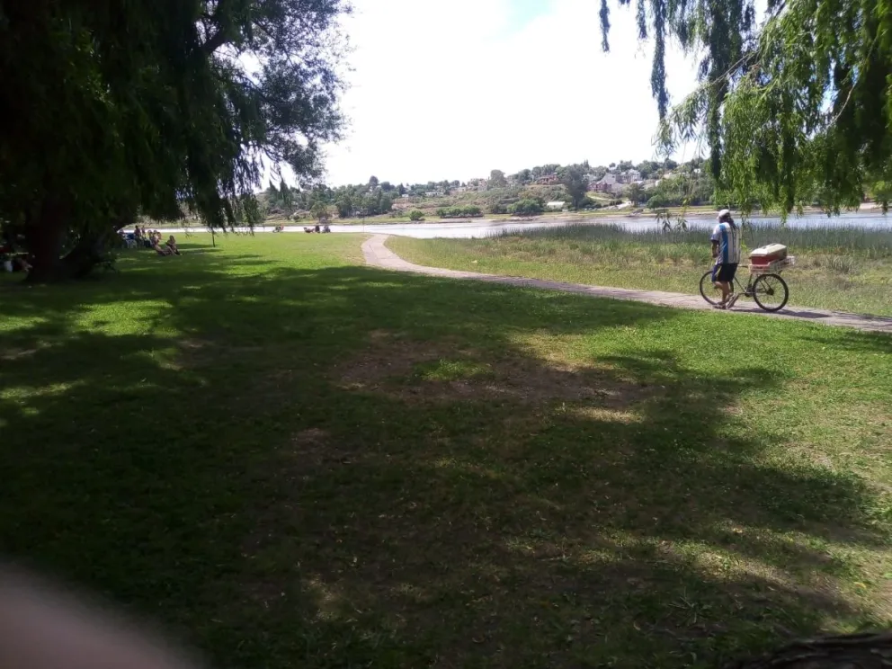 Cuando calienta el sol, las playas se llenan en la Comarca Viedma-Patagones