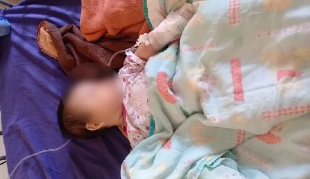 Golpiza a una mujer y a su beba: la abuela de la criatura dijo que la agresora "la siguió golpeando en el piso"