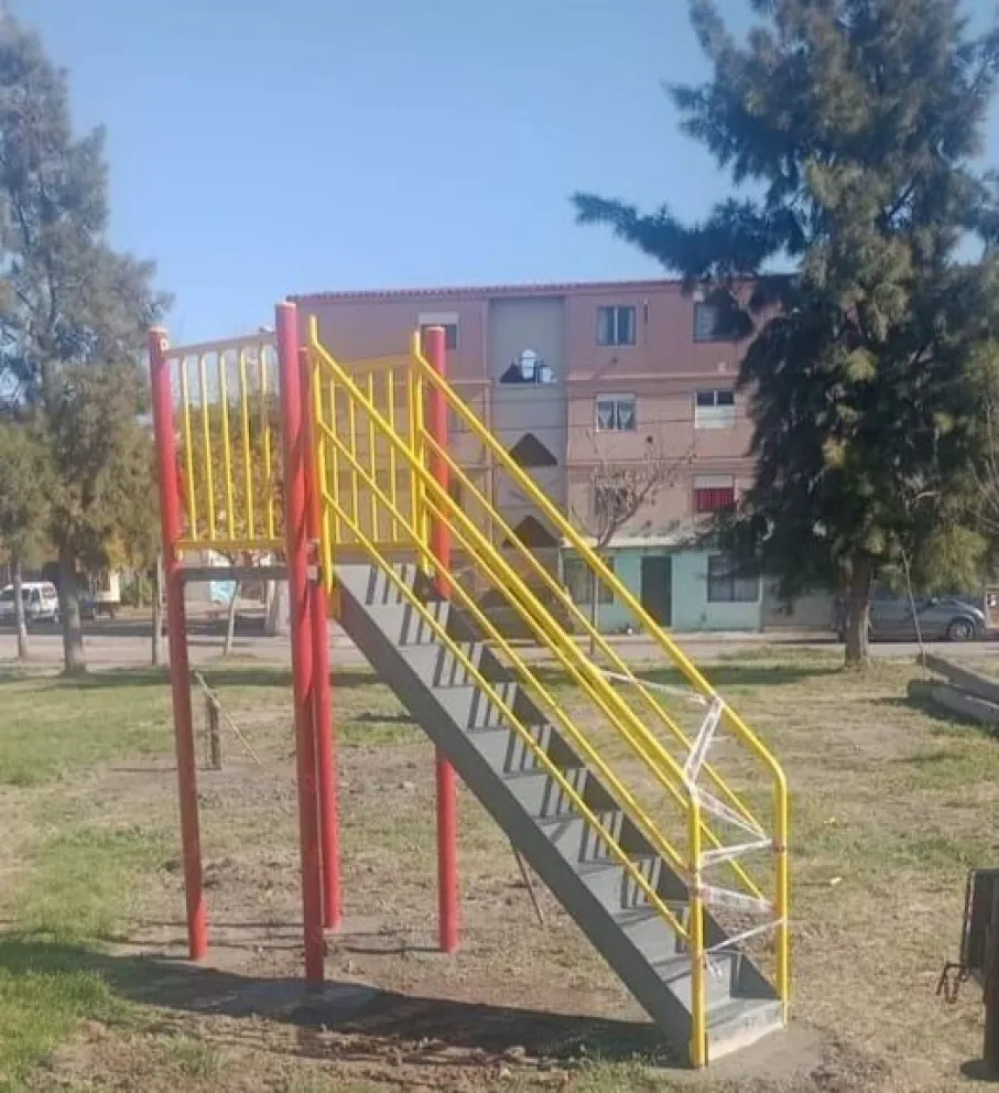 Un menor reincidente circulaba por las 1.016 Viviendas con televisor y casco ajenos