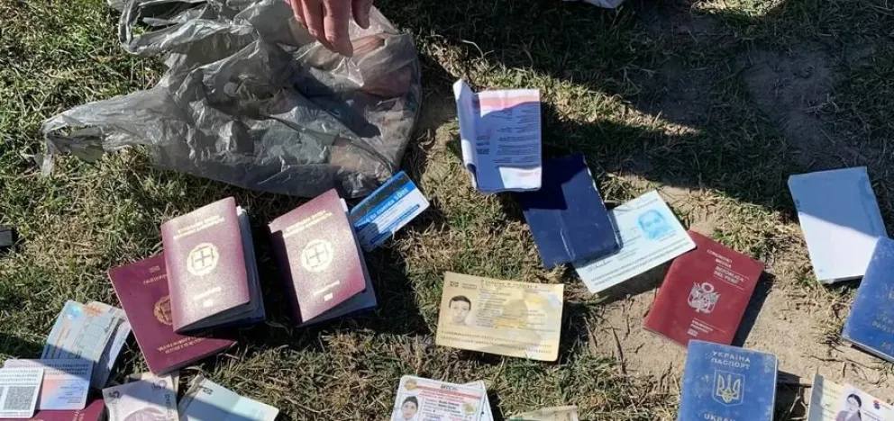 ¡Inédito!: junto con algunos pasaportes, se encontró una tarjeta SUBE en la frontera de EEUU