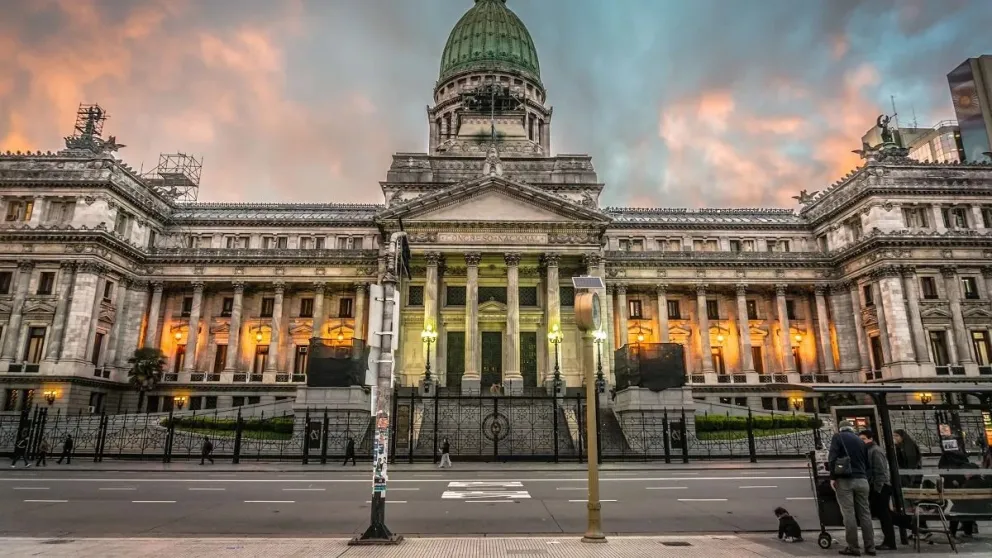 El Gobierno presentó el polémico DNU en el Congreso