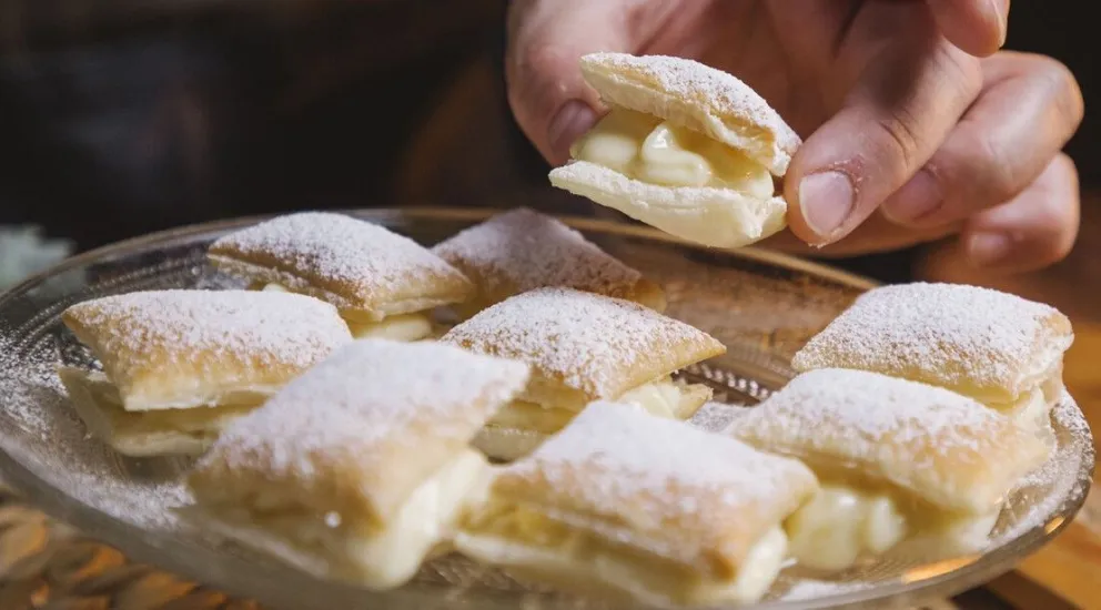 Postres que enamoran: Miguelitos caseros con crema pastelera