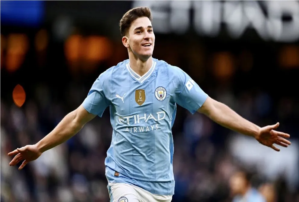 Siempre pica: aporte de Julián Álvarez en la goleada del City