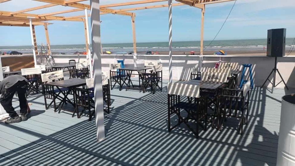 Para explorar la vida nocturna y amanecer bailando, hay que ir a la