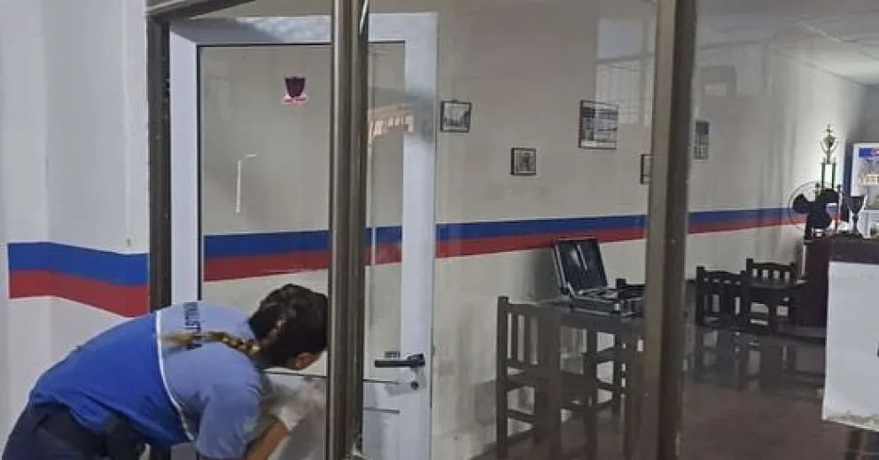 Una patota de menores provocó destrozos y robó en el club Villa Congreso