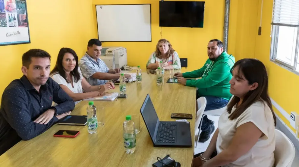 El Gobierno de Río Negro presentó una oferta salarial a los gremios: incluye un bono