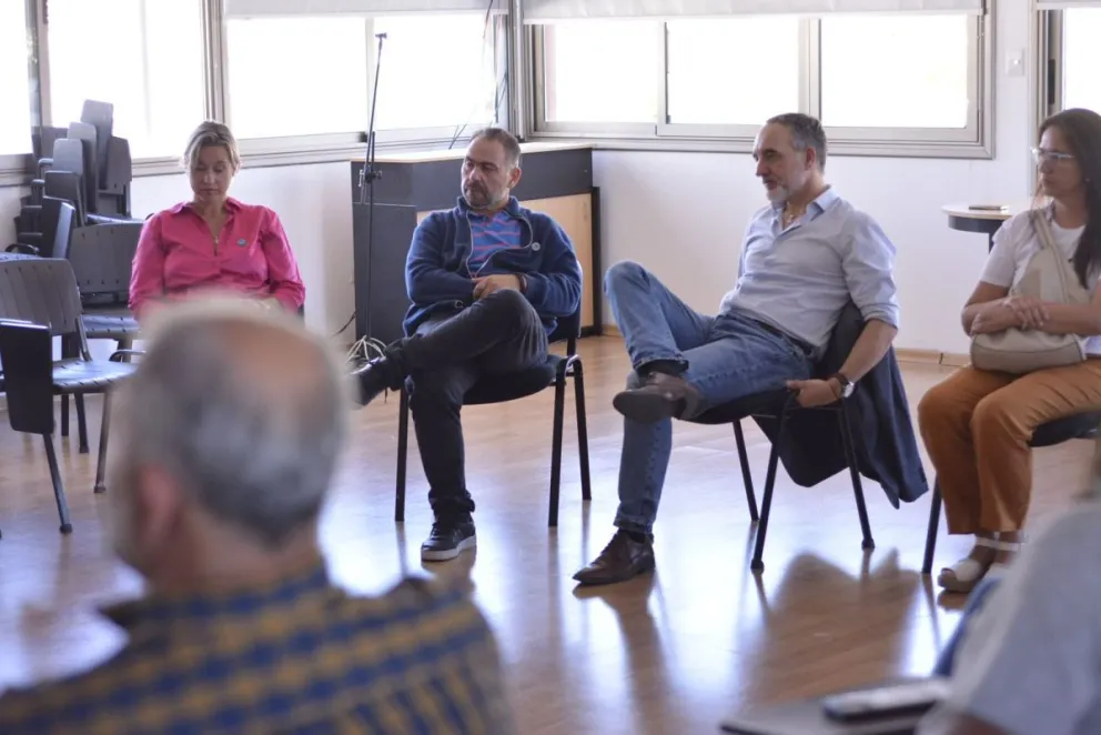 Referentes del sector comercial de Viedma dialogaron acerca del impacto del DNU de Milei