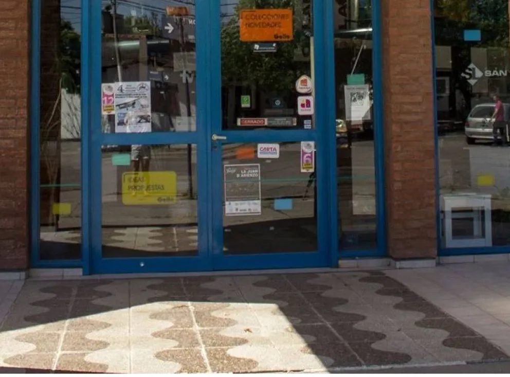 Rompieron un vidrio y se robaron un termotanque de un corralón