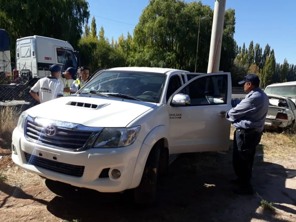 Cómo descubrir si un auto es robado con un papel de color blanco