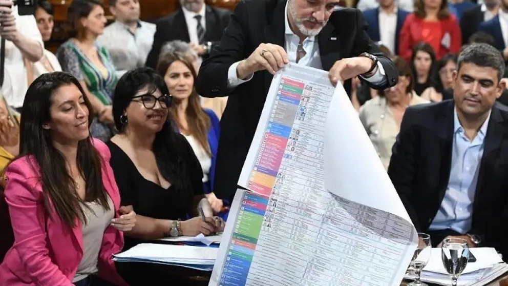 Avanza la ley de Boleta Única de Papel en medio de tensiones políticas