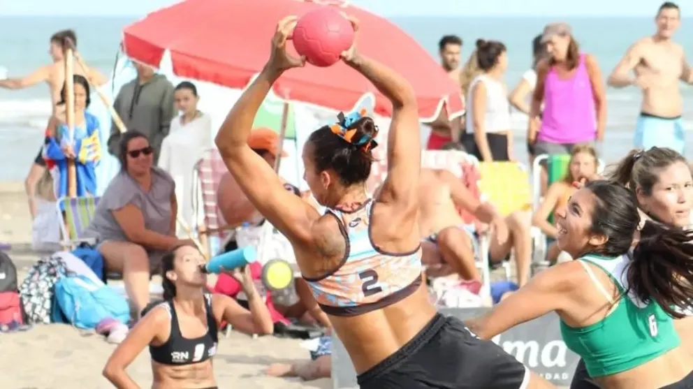 El beach handball protagoniza el fin de semana en la arena de El Cóndor